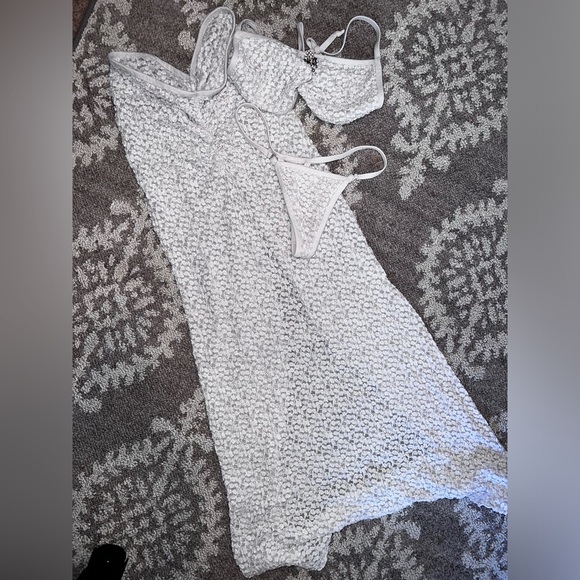 ⭐️3-piece outfit⭐️ - Picture 1 of 16